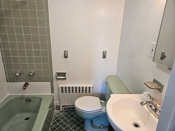 5th image of 29 Skillman Ave APT 3R