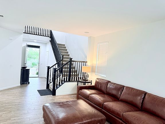4th image of 39649 Parkview Dr