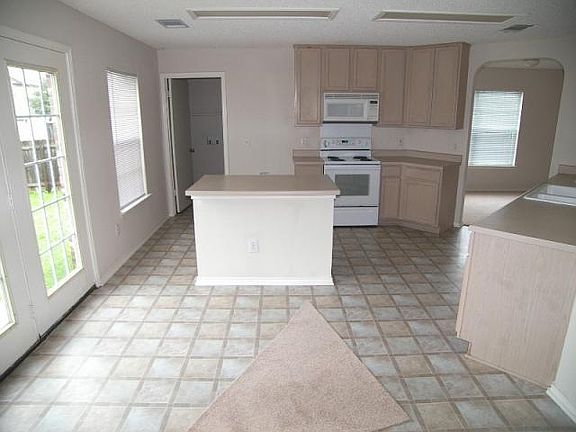 2nd image of 1402 Baffin Cv