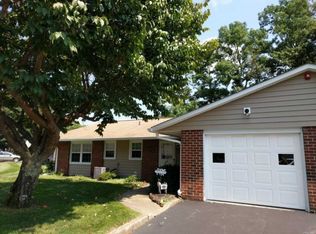 103 Eastbourne Ct UNIT B, Ridge, NY 11961