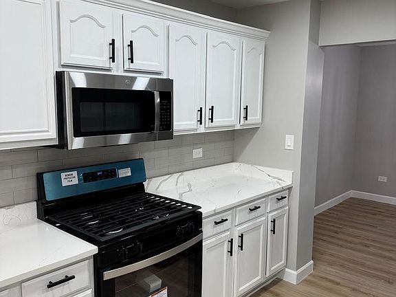 3rd image of 903 Arrowhead Dr