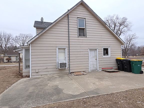 2nd image of 442 N 10th St