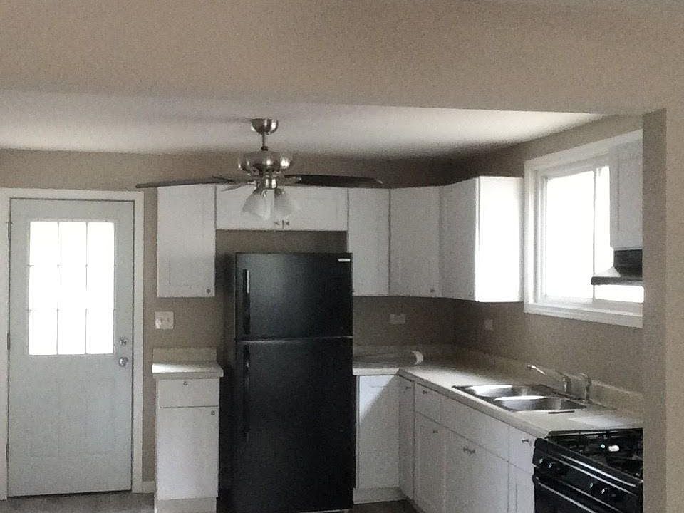 1st image of 13 W Grand Ave