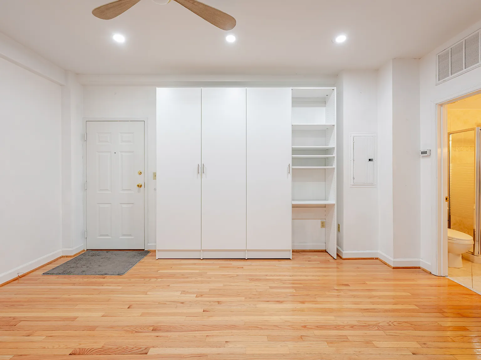 1321 Fairmont St NW — Photo 3