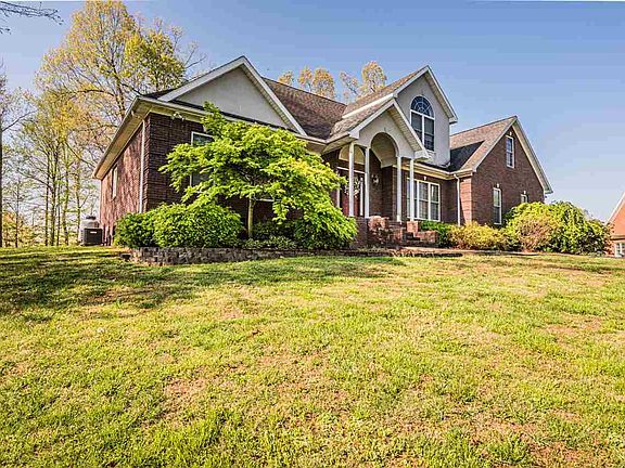 3rd image of 621 Henderson Ln