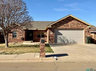 2404 Cobblestone Cir, Clovis, NM 88101