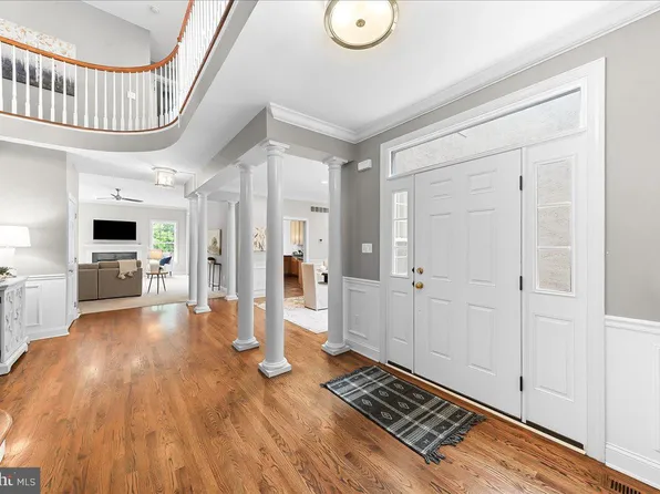 90 Old Barn Dr, West Chester, PA 19382