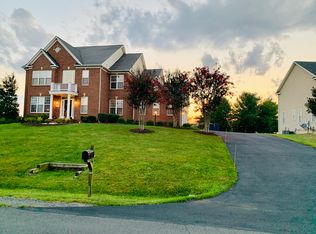 25189 Blackstone Ct, Chantilly, VA 20152