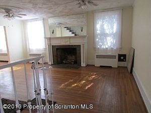 LIVINGROOM W/FIREPLACE