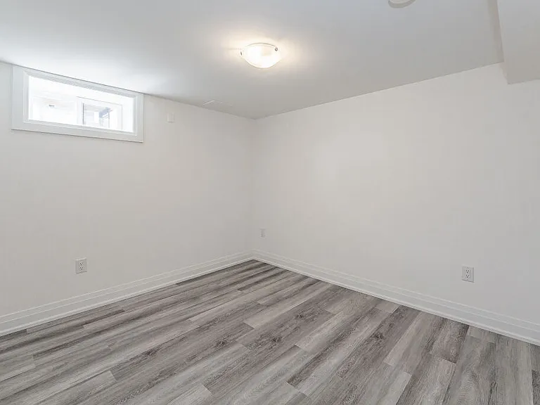 379 E 38th St #2 — Photo 6