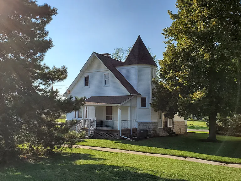 709 Dewitt Ave — Photo 2
