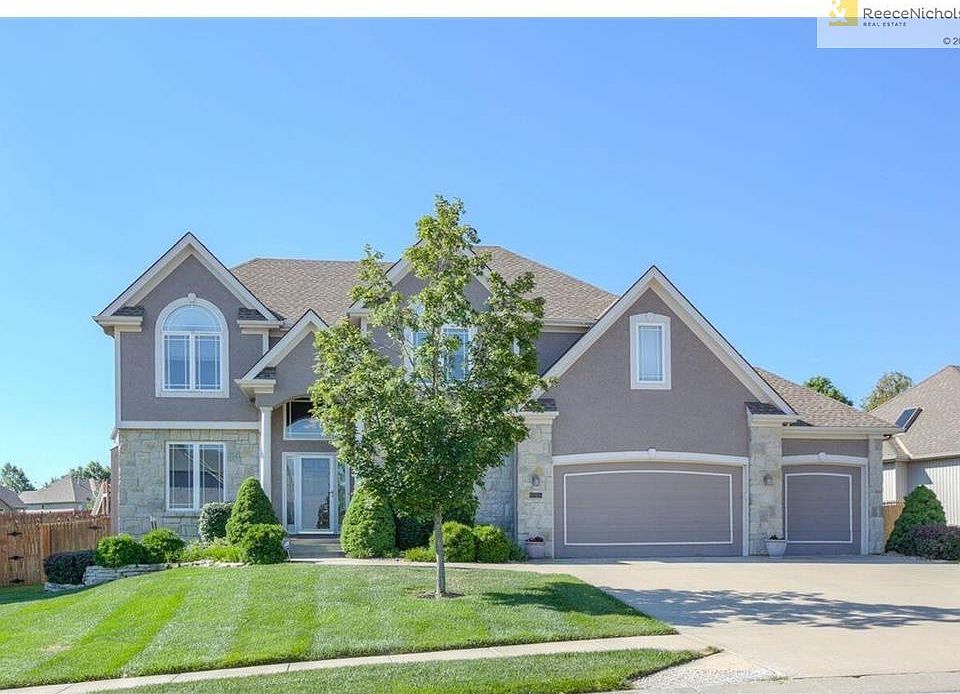 Gorgeous Curb Appeal with Stucco, Stone Accents & Grand Entry