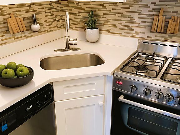 5th image of 123 Lexington Ave APT 5F