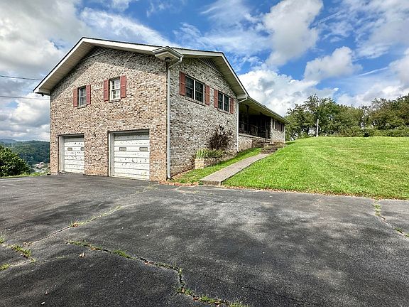 3rd image of 2742 Warren Dr