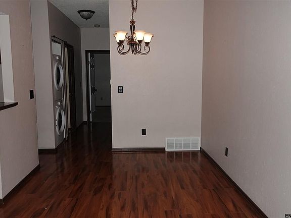 3rd image of 127 Monmouth Way