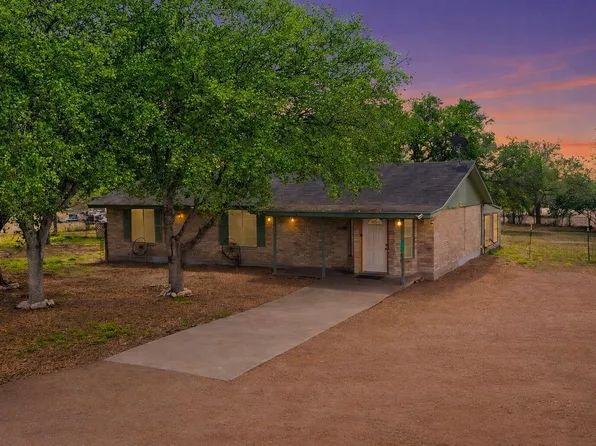 2802 Comanche St, Beeville, TX 78102