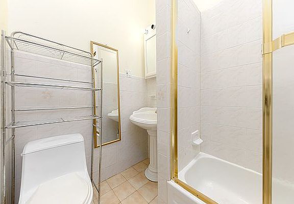 5th image of 2311 41st St APT 2R