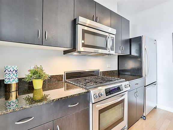 5th image of 8 E Randolph St Unit 3306