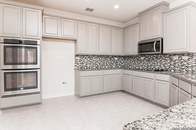 3 bed, 2.5 bath, 1792 sqft, $2,000 — Photo 2
