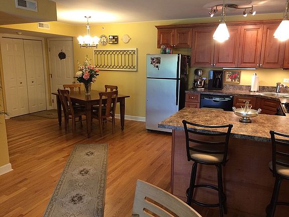 5th image of 16W655 Mockingbird Ln APT 205