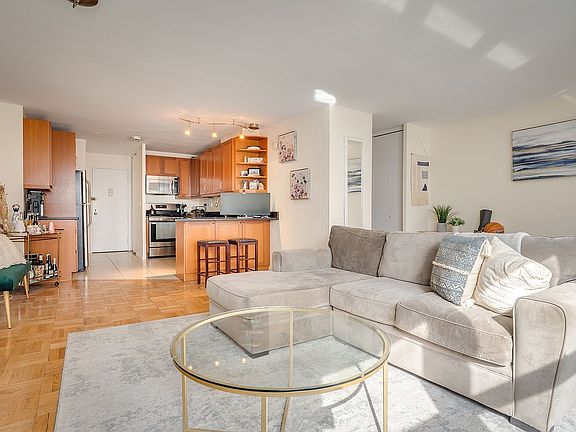 3rd image of 155 E 38th St APT 9F
