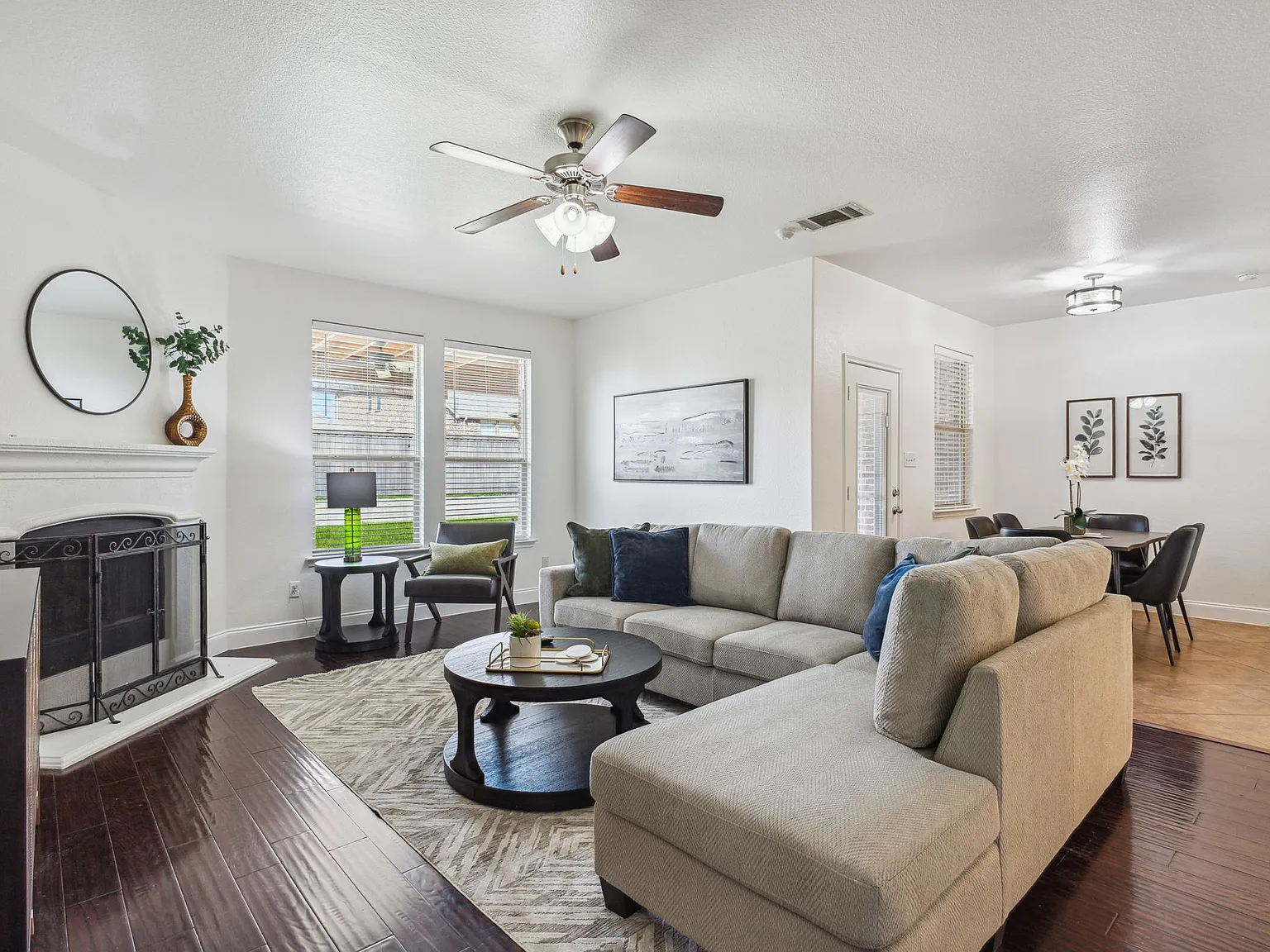5 bed, 2928 sqft, $8,262 — Photo 3