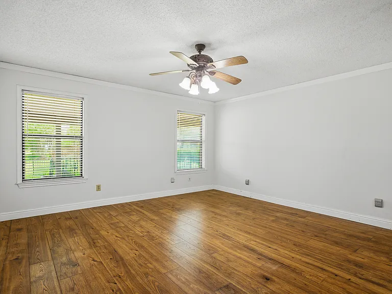 265 E Dove Rd — Photo 32
