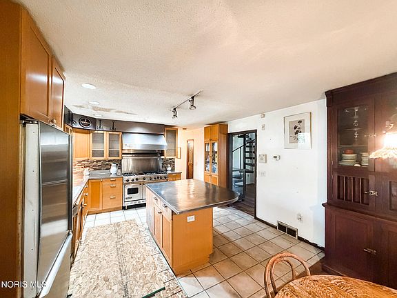 18th image of 1443 Eastgate Rd