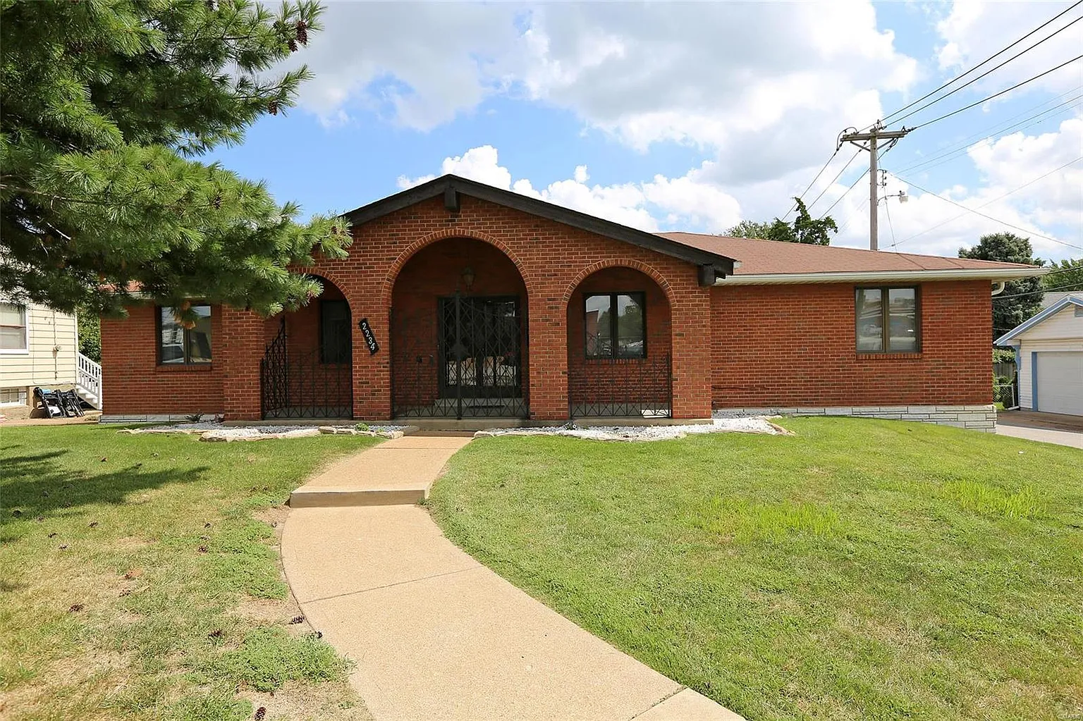 2234 January Ave photo 1