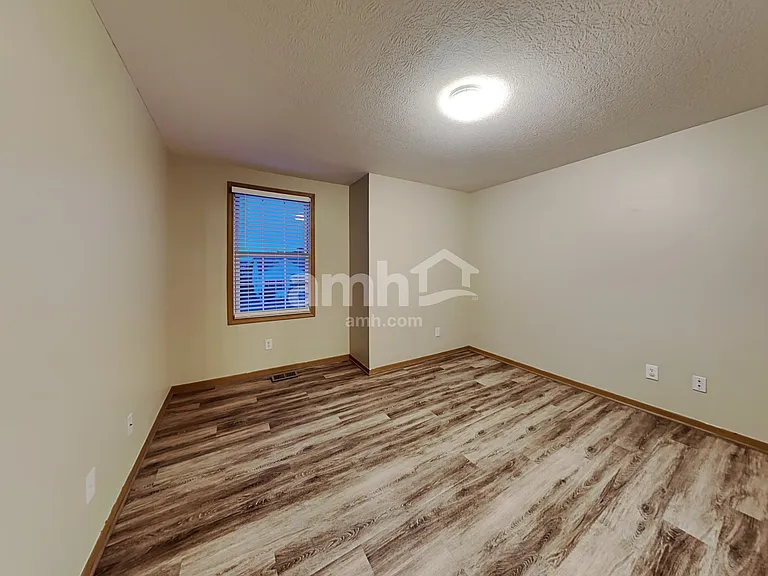 460 Lilyfield Ln — Photo 16