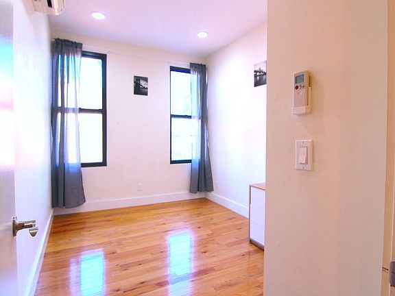 3rd image of 211 Nassau Ave #2L2