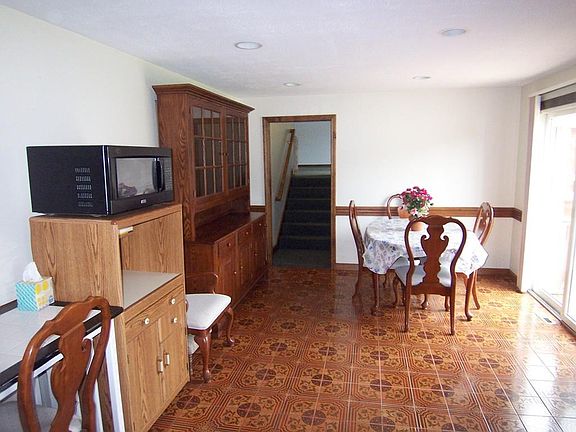 4th image of 34 Lori Ln