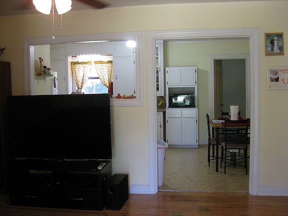 2nd image of 2513 Bridwell St