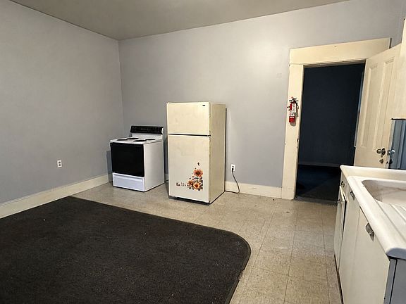 3rd image of 50-52 Rowe Ct #75-3