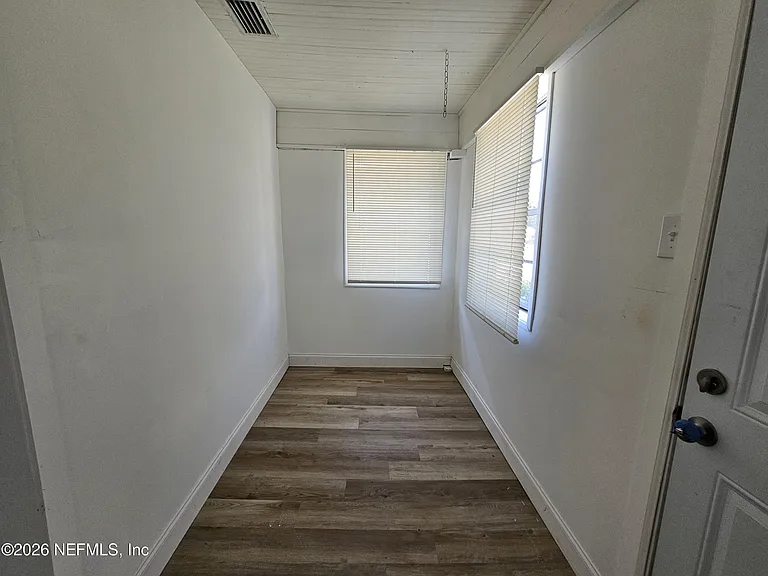 3920 N Davis St — Photo 8