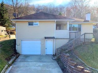 1404 Newgate Dr, New Kensington, PA 15068