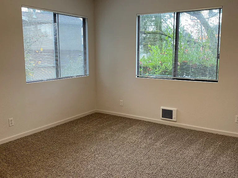 Madronas Apartments — Photo 18