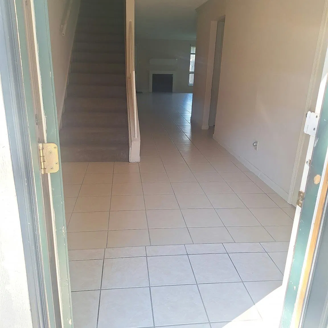 3 bed, 2.5 bath, 2156 sqft, $1,450 — Photo 2