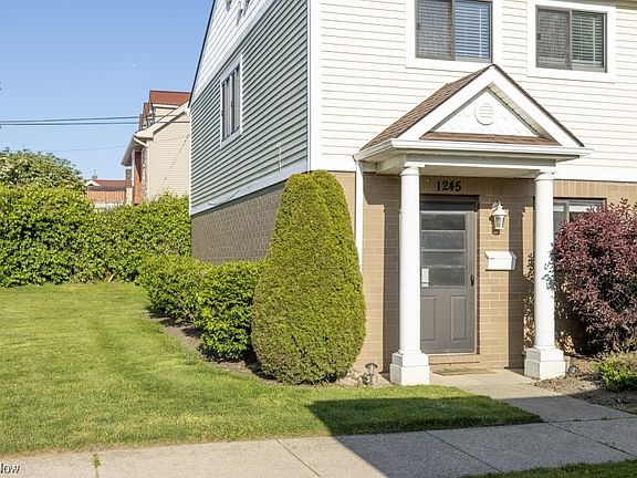 2nd image of 1245 W 70th St #9