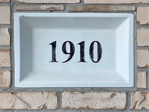 3rd image of 1910 Laura Anne Dr