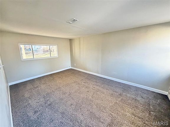 3rd image of 110 De Smet Dr