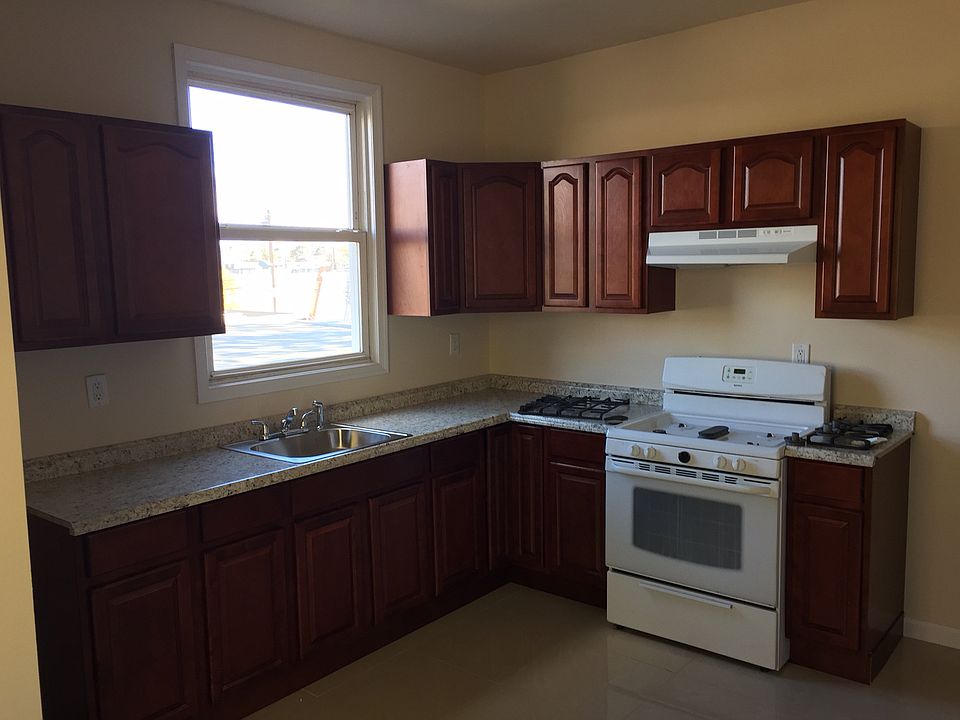 1st image of 179 Jelliff Ave