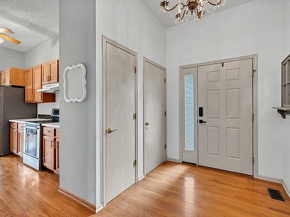 4th image of 316 Old Colony Ct