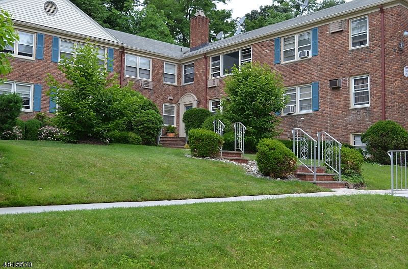 1st image of 24 HUTTON AVE #29