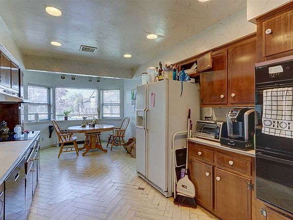 4th image of 392 Bunker Dr