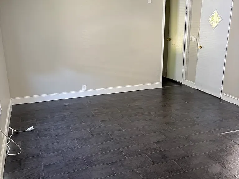 707 Francis St E — Photo 14