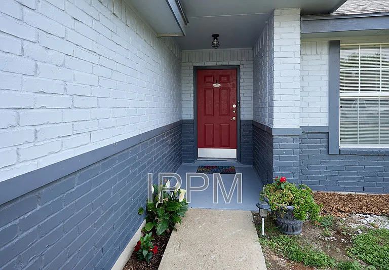 101 N Taos Blvd #B — Photo 2