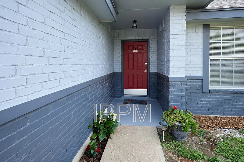 Building Photo - 101 N Taos Blvd #B
