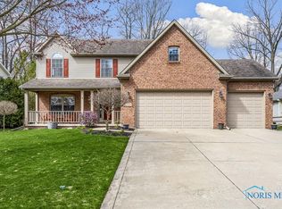 704 Weatherstone Rd, Holland, OH 43528