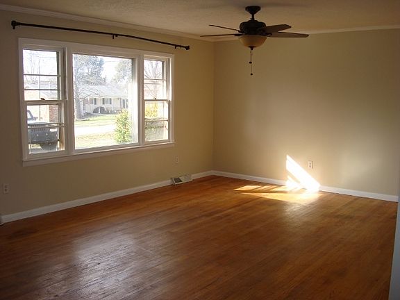 5th image of 168 Edgewood Dr